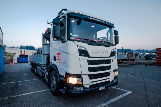 Image Nouveau camion au Commerce de fer Image Nouveau camion au Commerce de fer